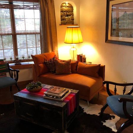 El Viejo Adobe - Across From Sul Ross Campus Bed and Breakfast Alpine Buitenkant foto