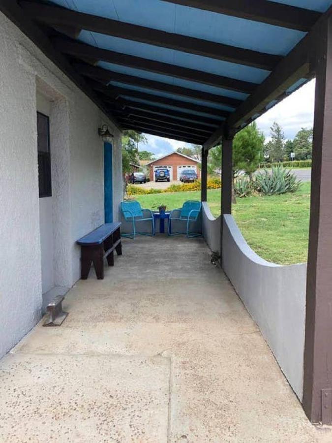 El Viejo Adobe - Across From Sul Ross Campus Bed and Breakfast Alpine Buitenkant foto