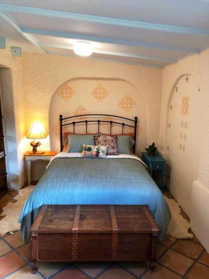 El Viejo Adobe - Across From Sul Ross Campus Bed and Breakfast Alpine Buitenkant foto