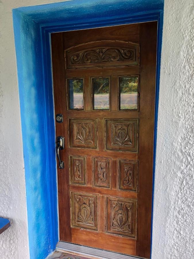 El Viejo Adobe - Across From Sul Ross Campus Bed and Breakfast Alpine Buitenkant foto