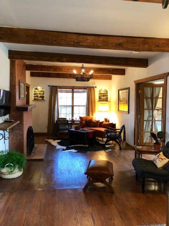 El Viejo Adobe - Across From Sul Ross Campus Bed and Breakfast Alpine Buitenkant foto