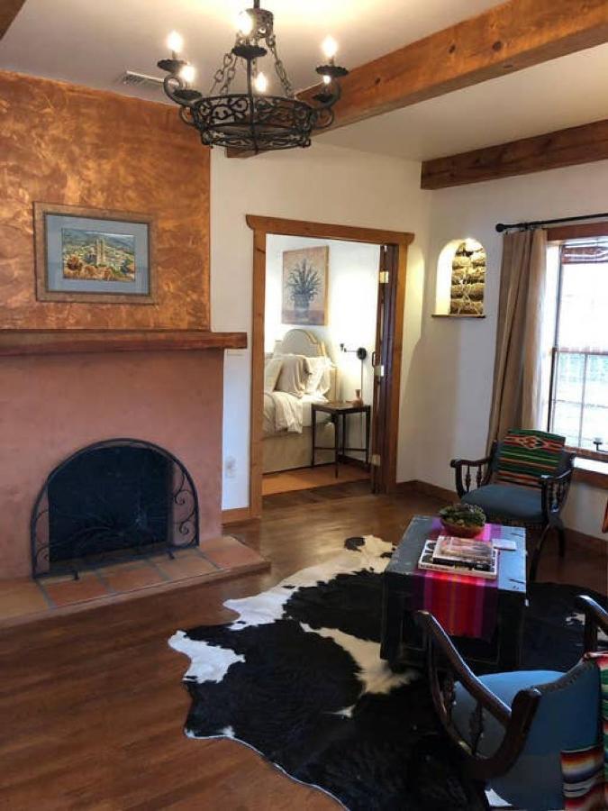 El Viejo Adobe - Across From Sul Ross Campus Bed and Breakfast Alpine Buitenkant foto