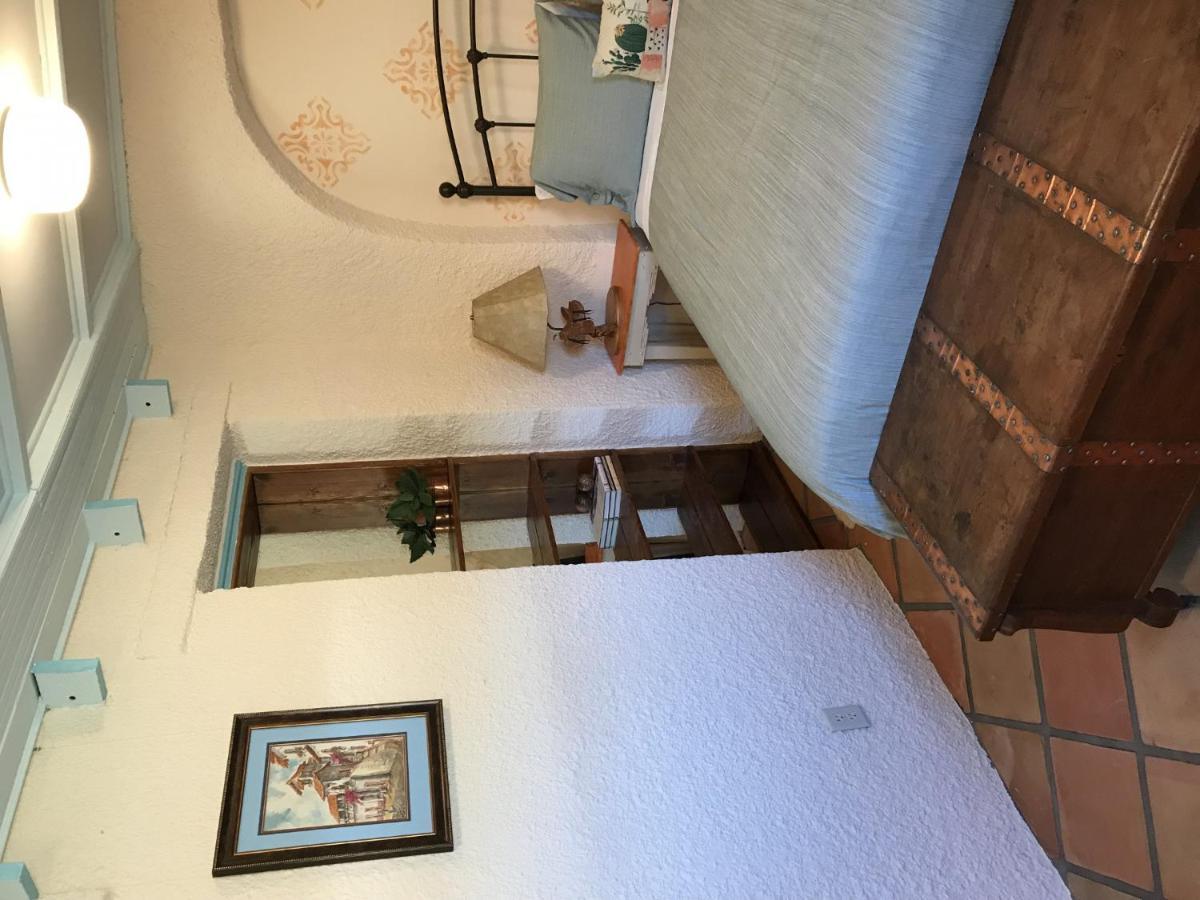 El Viejo Adobe - Across From Sul Ross Campus Bed and Breakfast Alpine Buitenkant foto