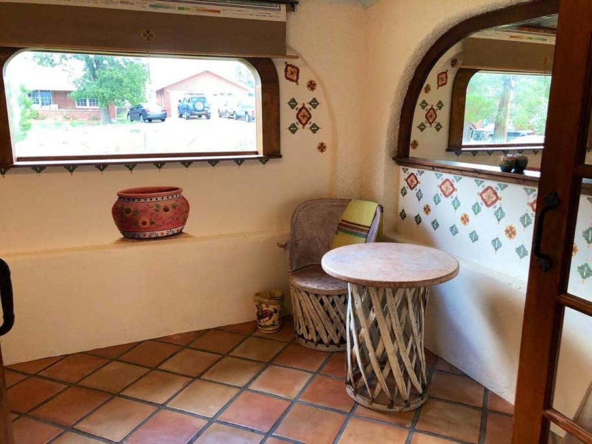 El Viejo Adobe - Across From Sul Ross Campus Bed and Breakfast Alpine Buitenkant foto
